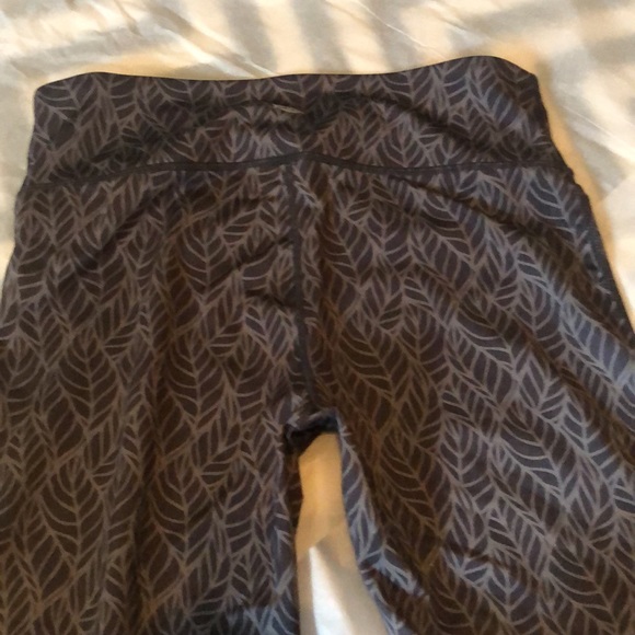 Inner Spirit yoga/workout capris. Pocket inside waistband. Excellent condition - Picture 6 of 12